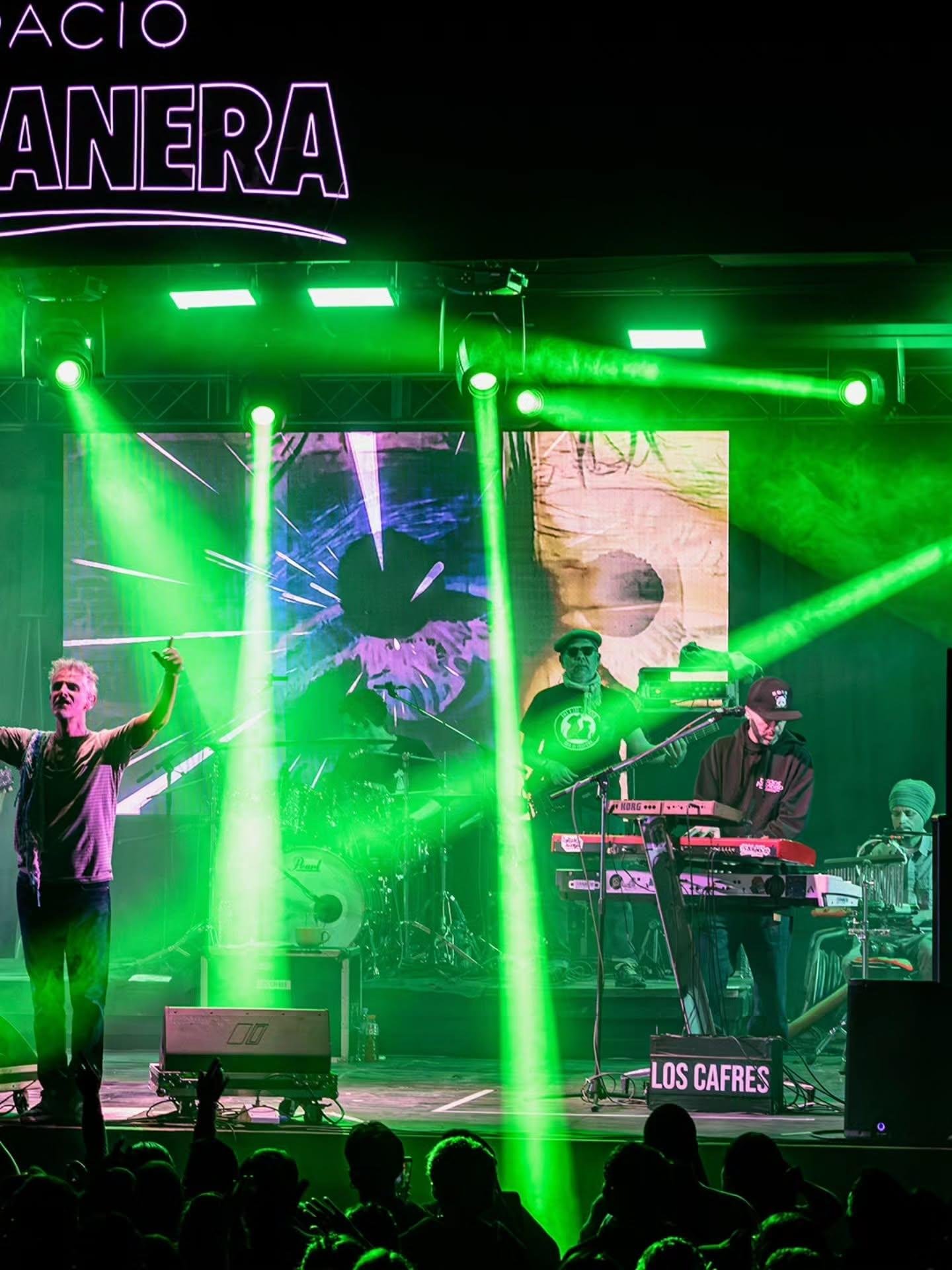 Show en vivo en el escenario de Espacio Costanera